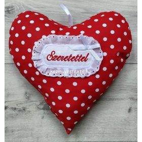 Szív alakú párna Szeretlek hímzett felirattal