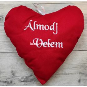 Szív alakú párna - Piros - Hímzett felirattal